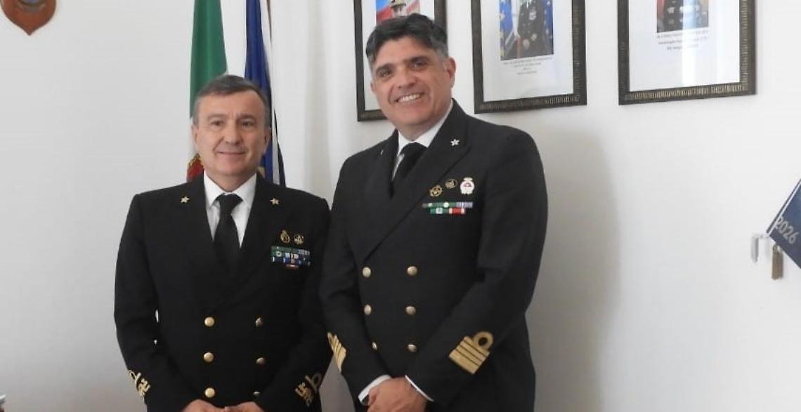 Il contrammiraglio Donato De Carolis e Comandante della Capitaneria di porto Leonardo Deri