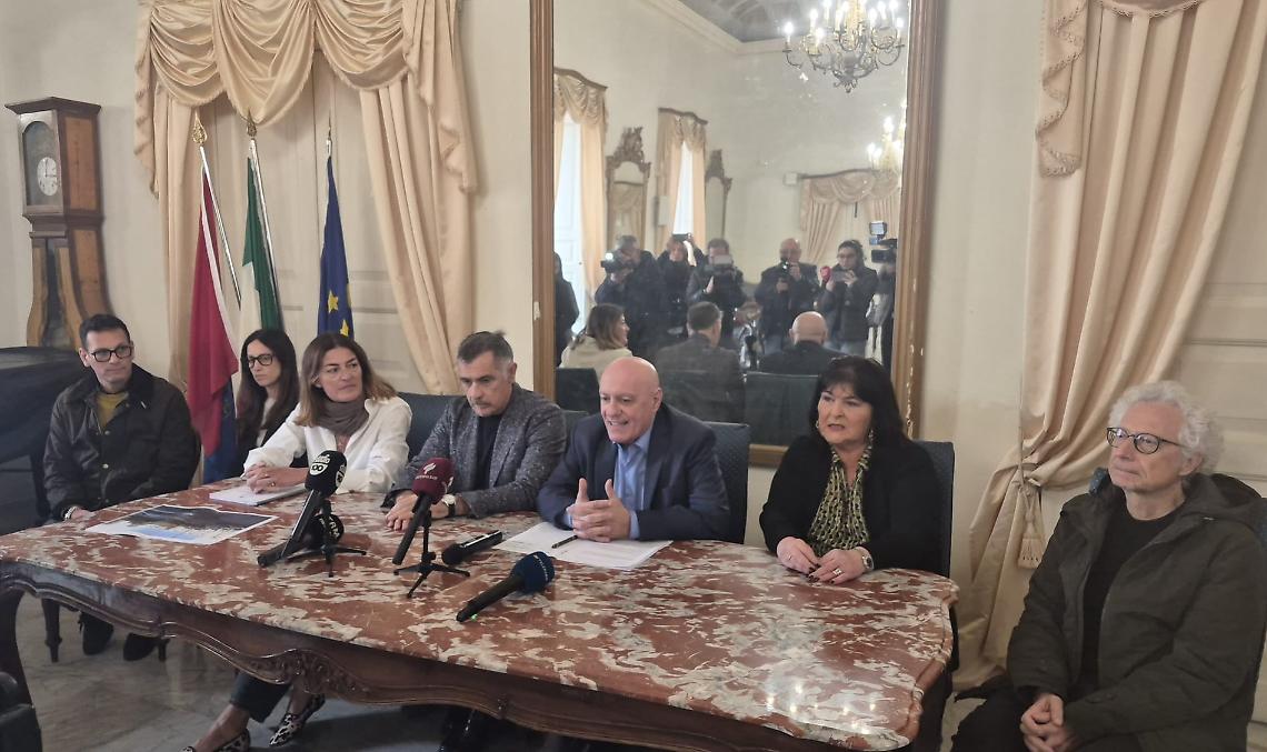 Un momento della conferenza stampa sulla questione parcheggi
