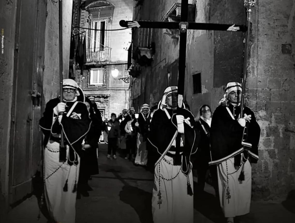 La processione notturna della &ldquo;For&ograve;re&rdquo; - foto di Pasquale Reo