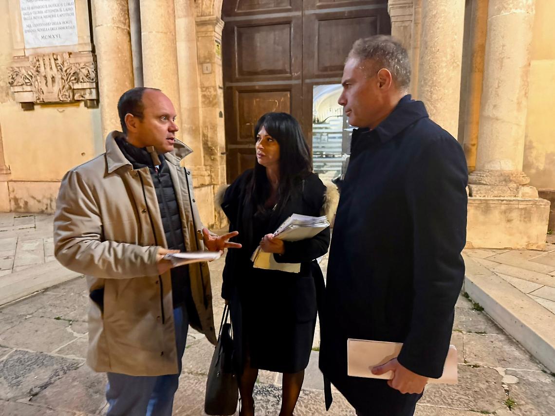 I consiglieri di Fratelli d'Italia Vietri, Toscano e Lazz&agrave;ro