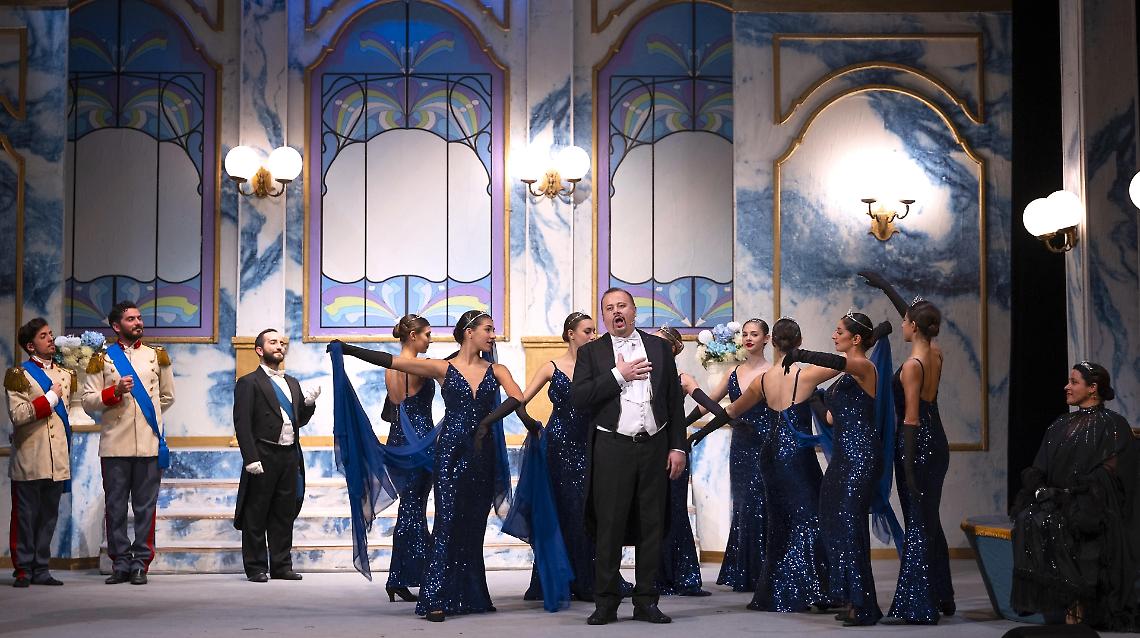 "La vedova allegra": foto di scena