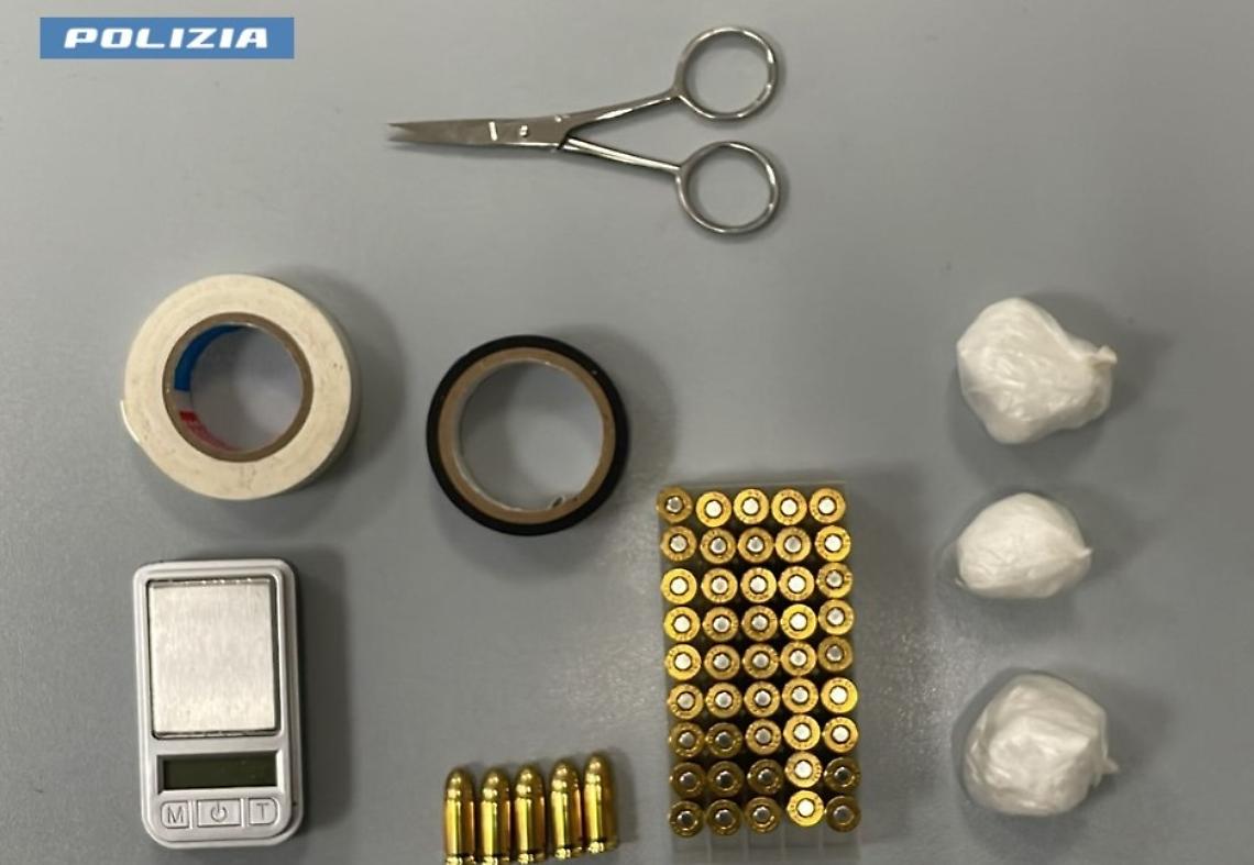 Droga e munizioni sequestrate dalla Polizia di Stato