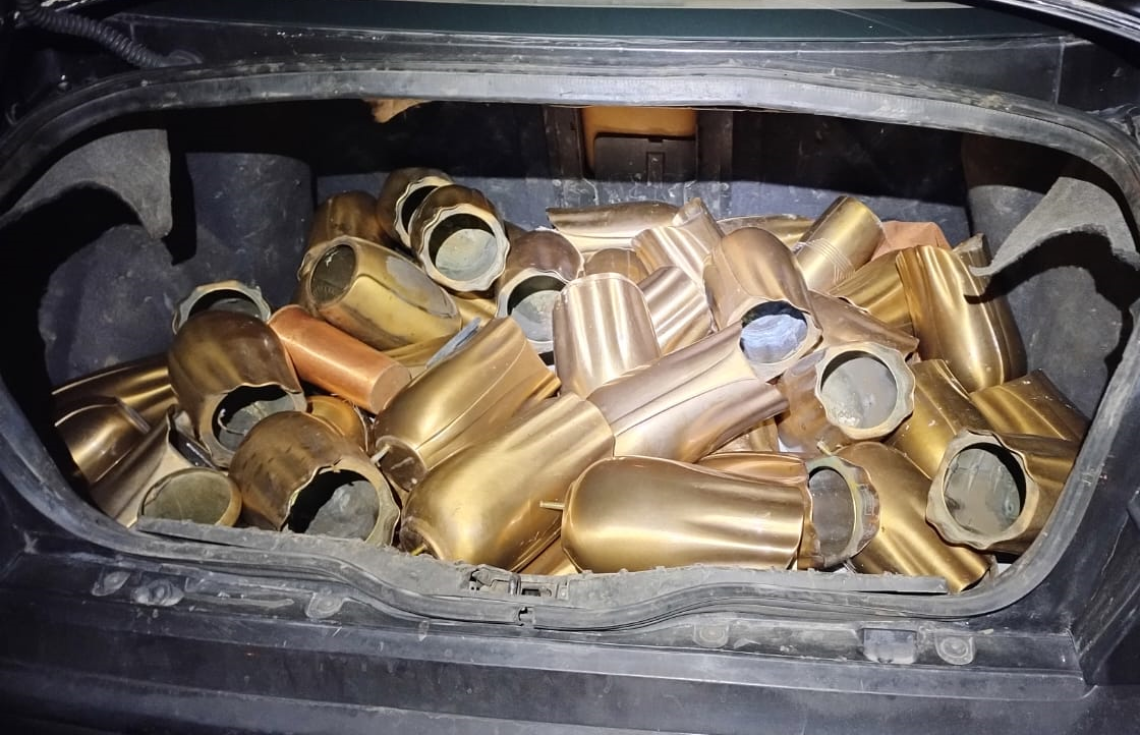 Rubano fioriere dal cimitero, arrestati un uomo e una donna