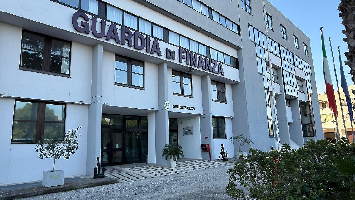 La Guardia di Finanza di Taranto - foto di Francesco Manfuso