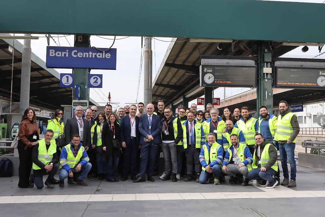 I tecnici che hanno lavorato in Stazione Centrale a Bari