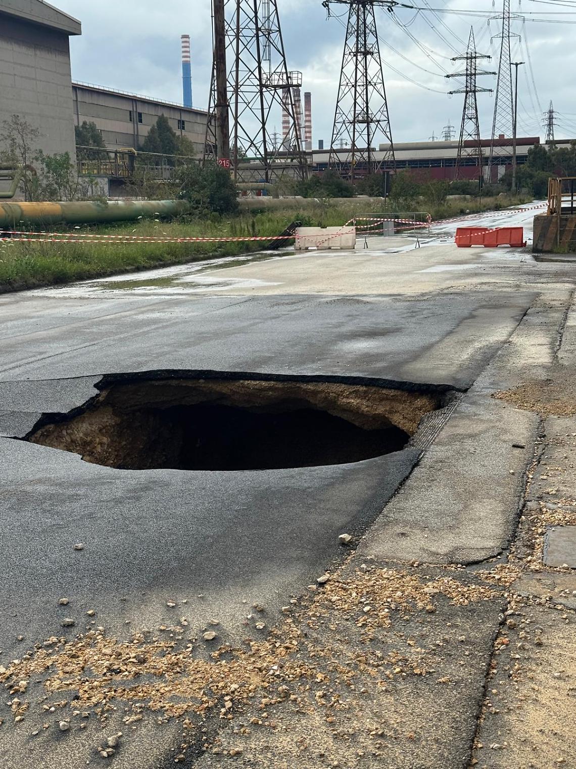 Cedimento del manto stradale all&rsquo;ex Ilva, allarme dei Rls sulla sicurezza