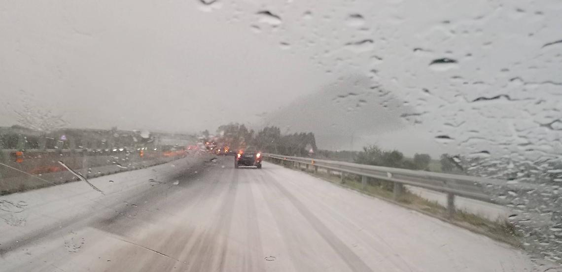 Grandinata improvvisa a Palagiano - foto di Cataldo Cellamare