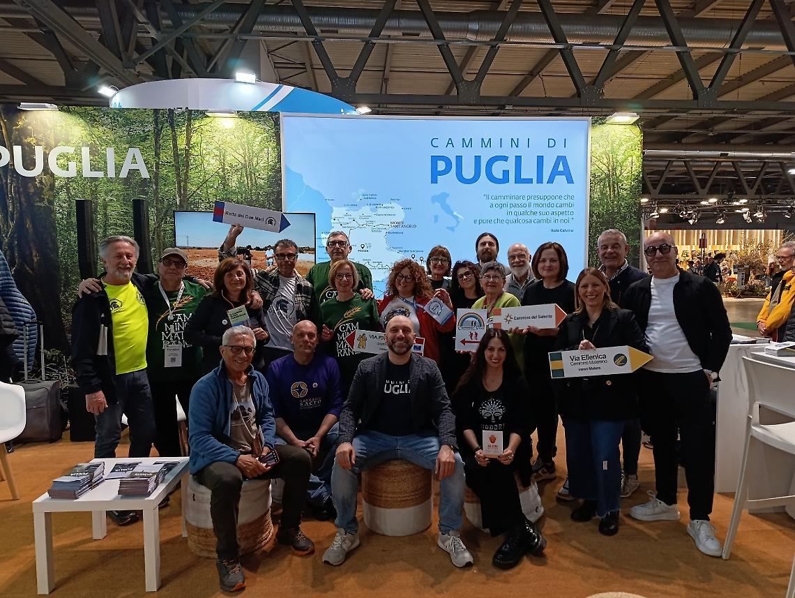 Rotta dei Due Mari, boom di camminatori ma resta l&rsquo;ombra dei rifiuti