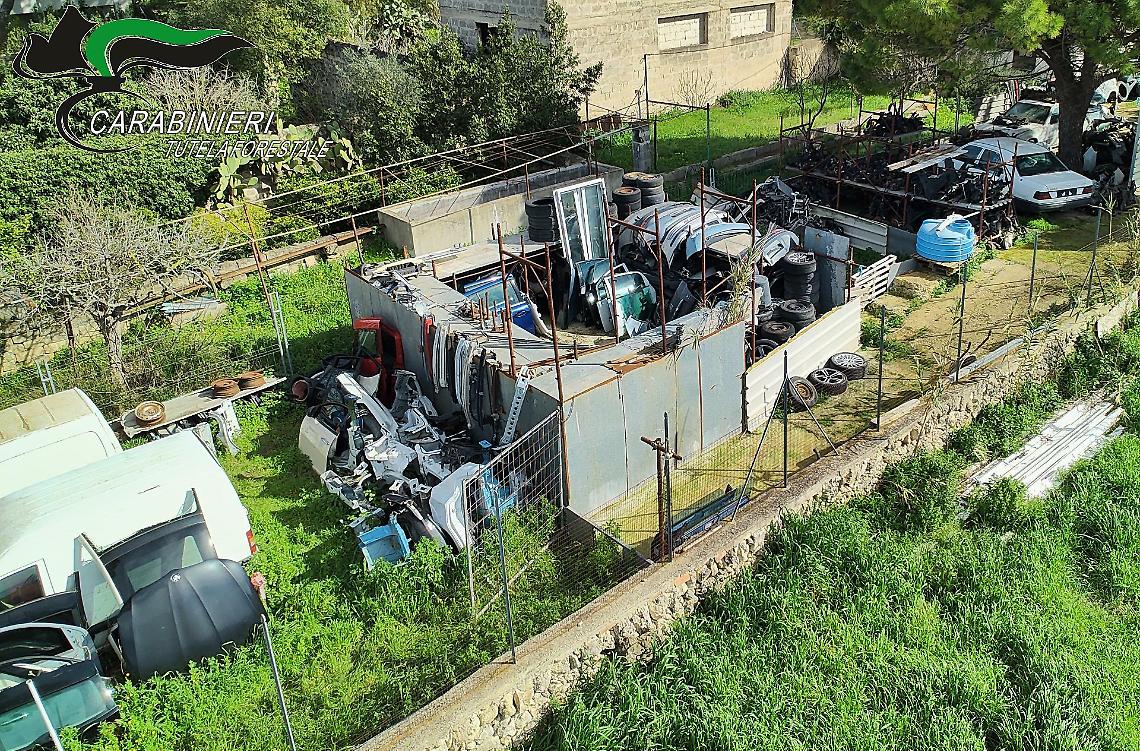 Taranto, scoperto autodemolitore abusivo: sequestri e denuncia