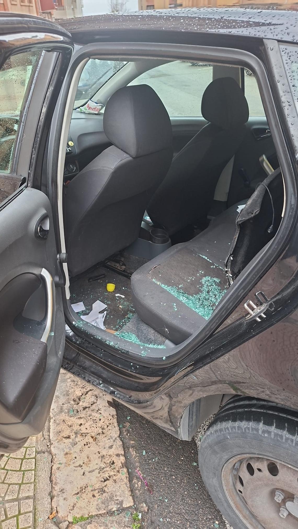 Incidente nel sottopasso di via Dante - foto di Francesco Manfuso