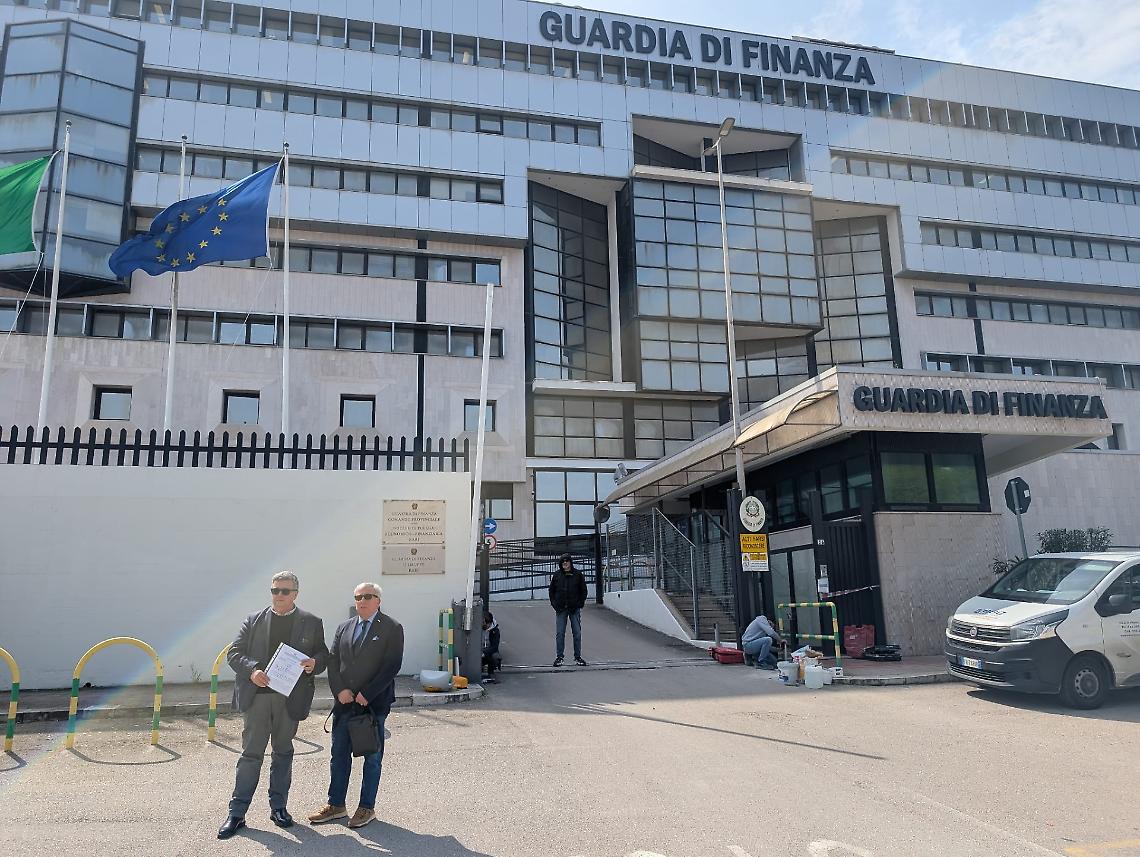 Sicolo e D'Amico presentano l'esposto alla Guardia di Finanza