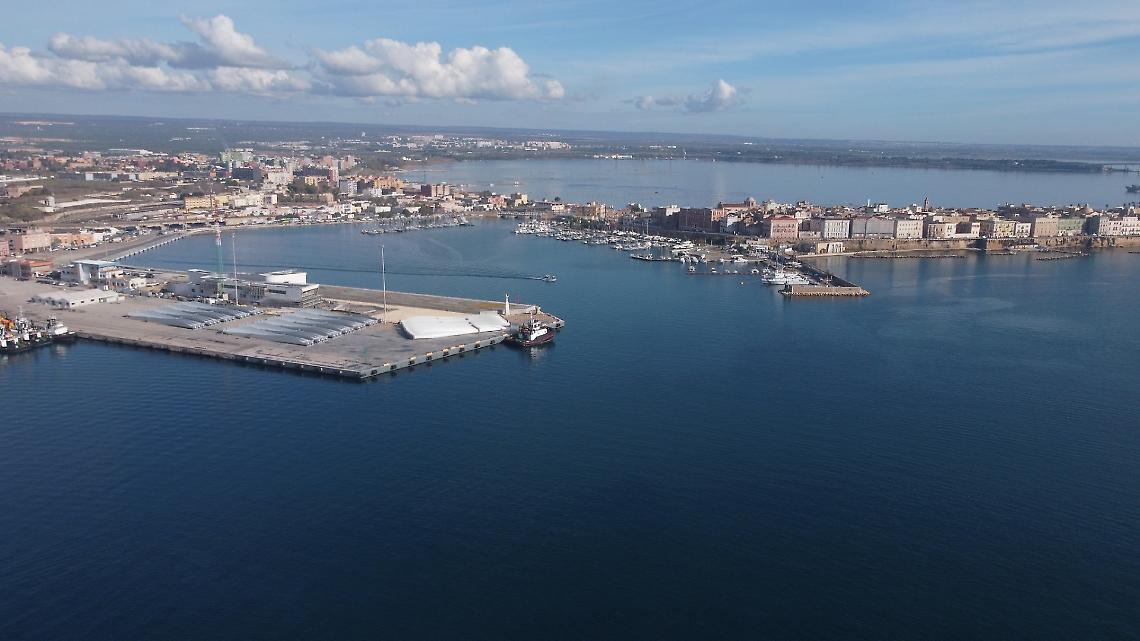 Il Porto di Taranto - foto Autorit&agrave; di Sistema Portuale del Mar Ionio - Porto di Taranto 