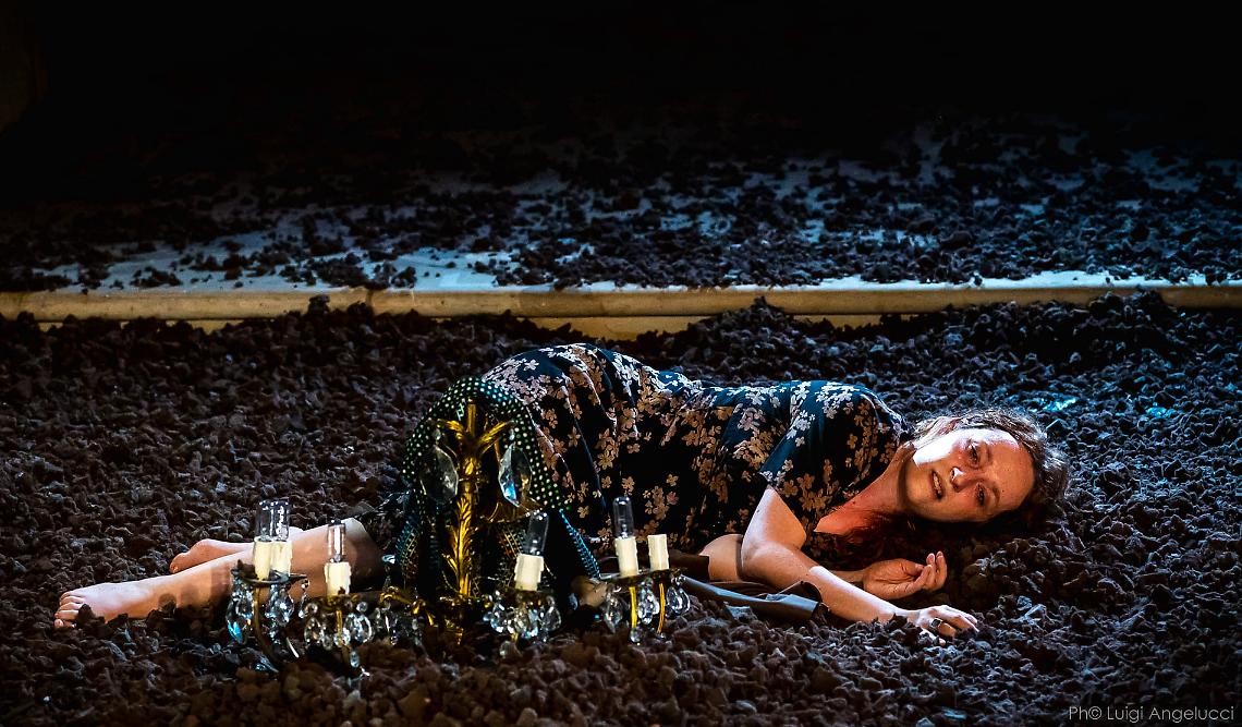 "Anna Cappelli" di Annibale Ruccello con Valentina Picello (foto di Luigi Angelucci) 