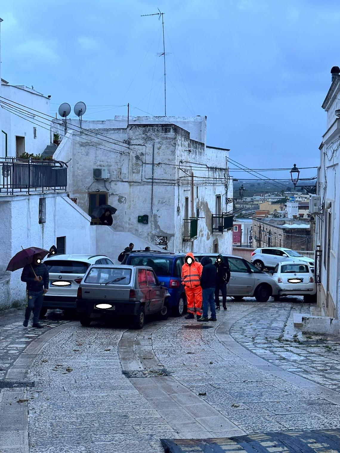 Tamponamento a catena, nove auto coinvolte in via Murri - foto di Francesco Manfuso