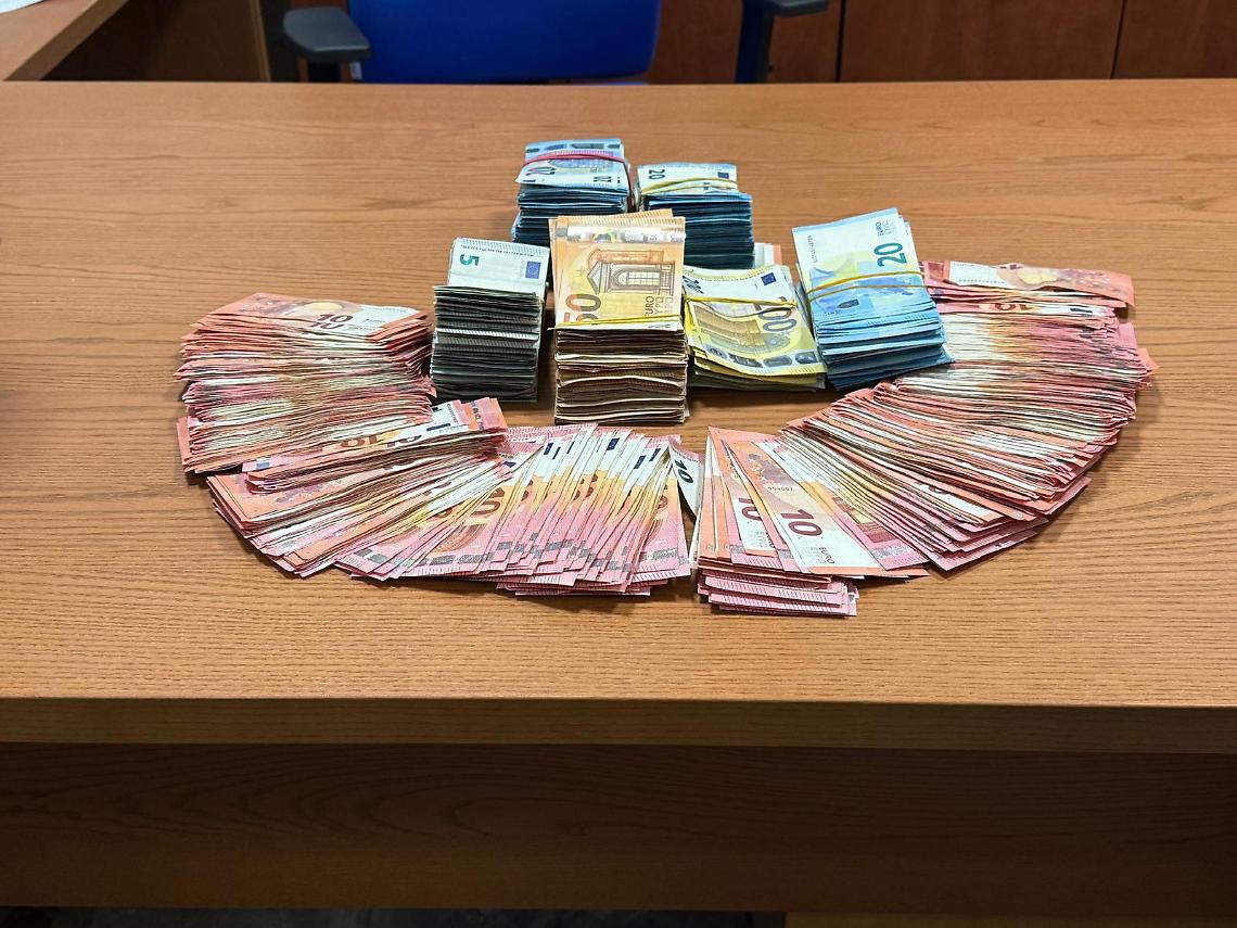 Valuta non dichiarata, sequestri per 8 milioni tra porto e aeroporto di Bari