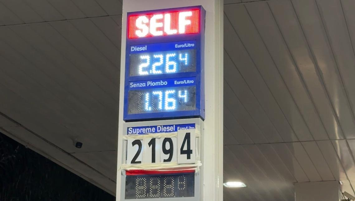 Il prezzo della benzina ieri a Taranto - foto di Francesco Manfuso