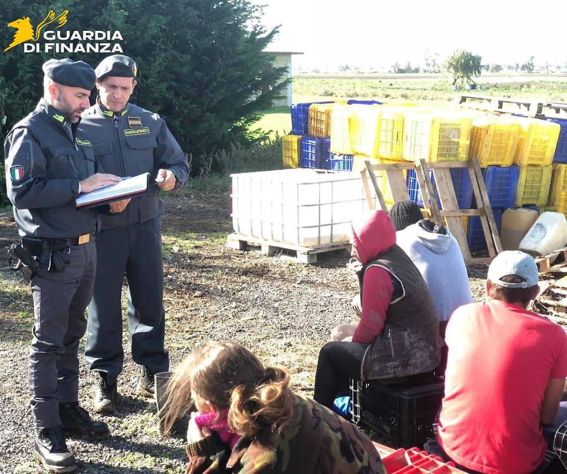 Immigrazione irregolare, maxi inchiesta: arresti domiciliari per 11 indagati