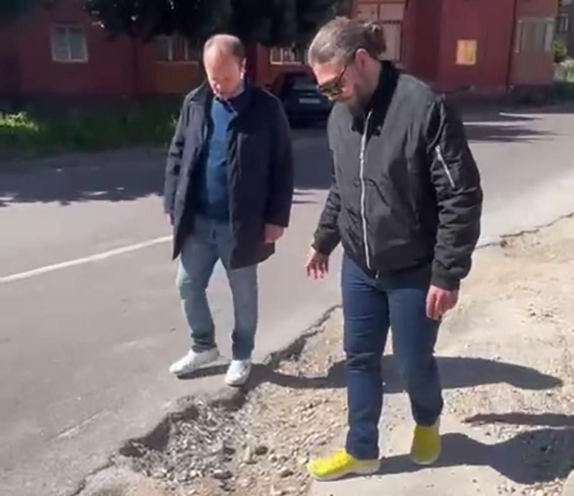 Strade dissestate a Taranto, a sin. Giampaolo Vietri