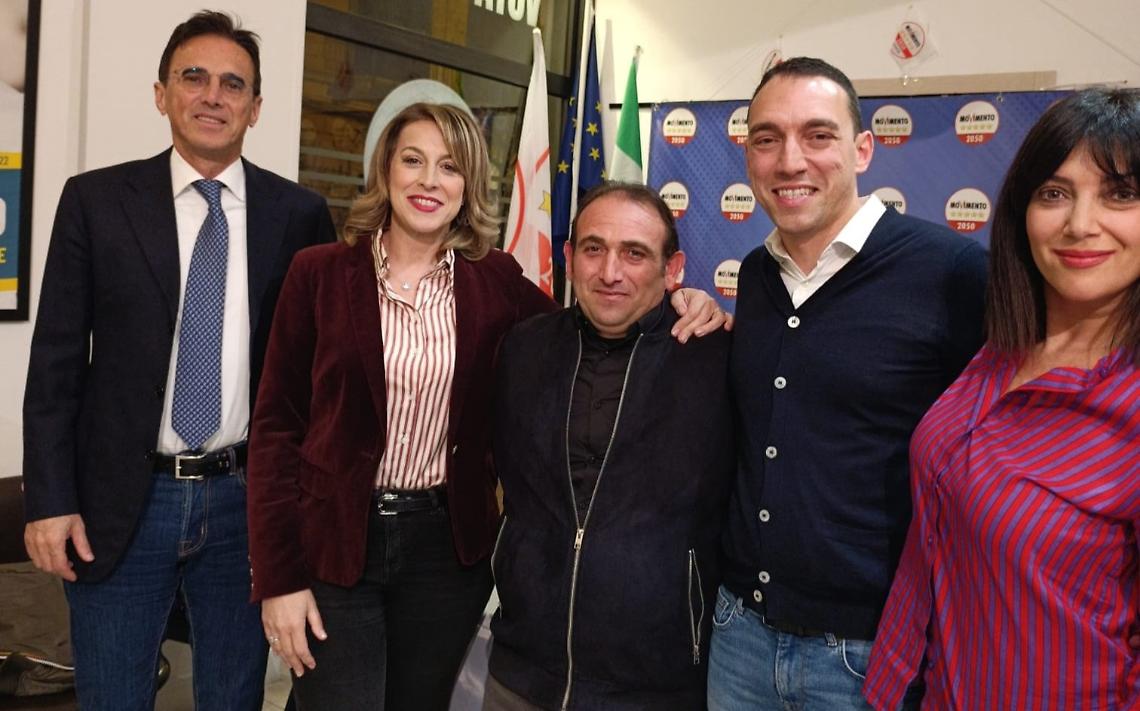 Al centro Alessio Laneve