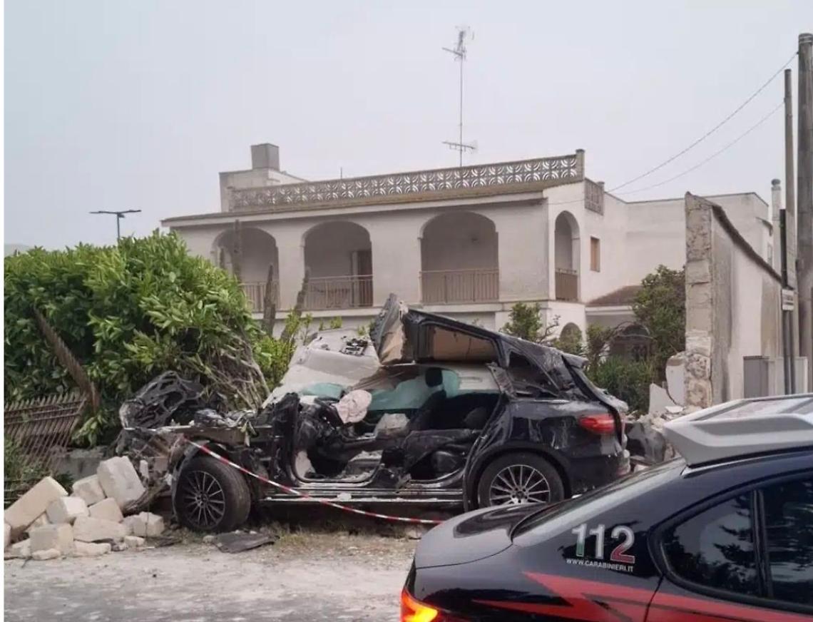 L'auto dopo lo schianto - foto di Bit - live, la vostra voce