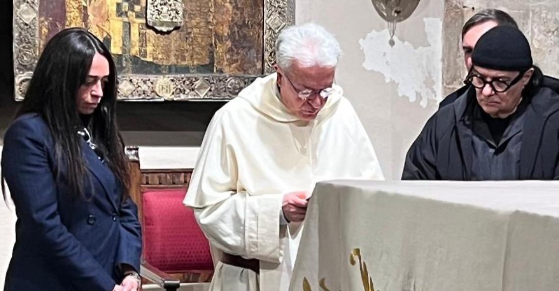 Renato Zero e la figlia di Enrica Bonaccorti nella Basilica di San Nicola a Bari