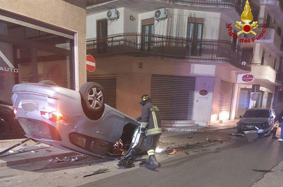 Carovigno, inseguimento dopo un furto finisce con l&rsquo;auto ribaltata