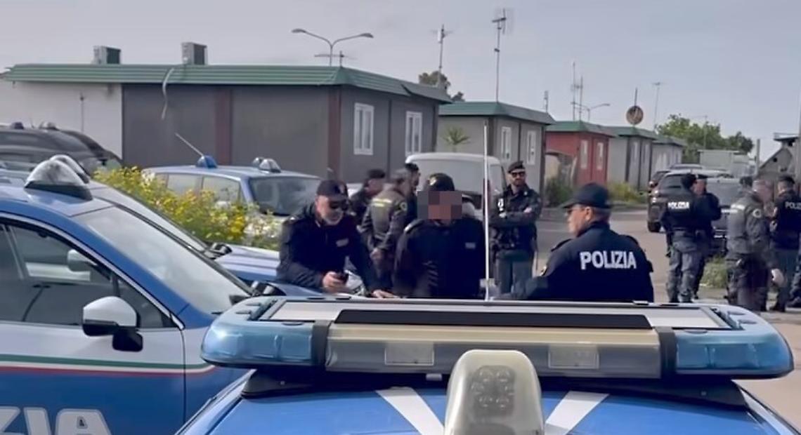 Blitz al campo Panareo, sequestrati 14 chili di droga e un&rsquo;arma rubata