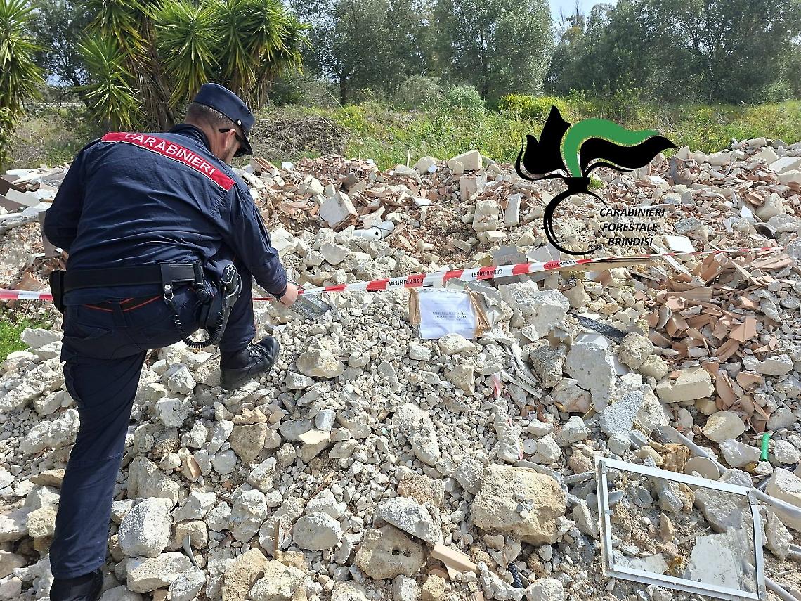 Rifiuti nelle campagne, sequestrata area da 400 metri cubi