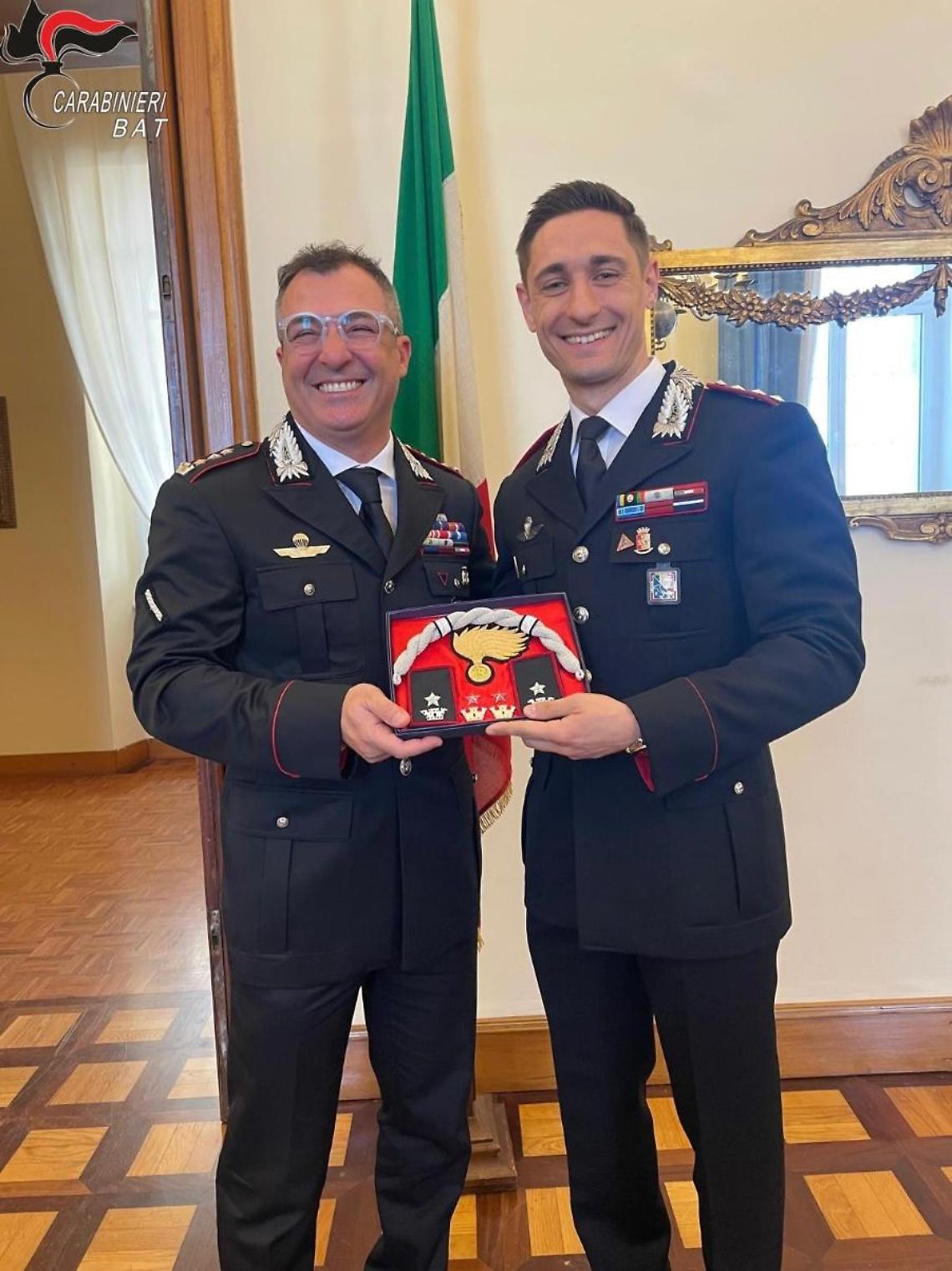 Da sin.: il  Comandante Bat col. Massimiliano Galasso e il neo promosso maggiore Pierpaolo Apollo