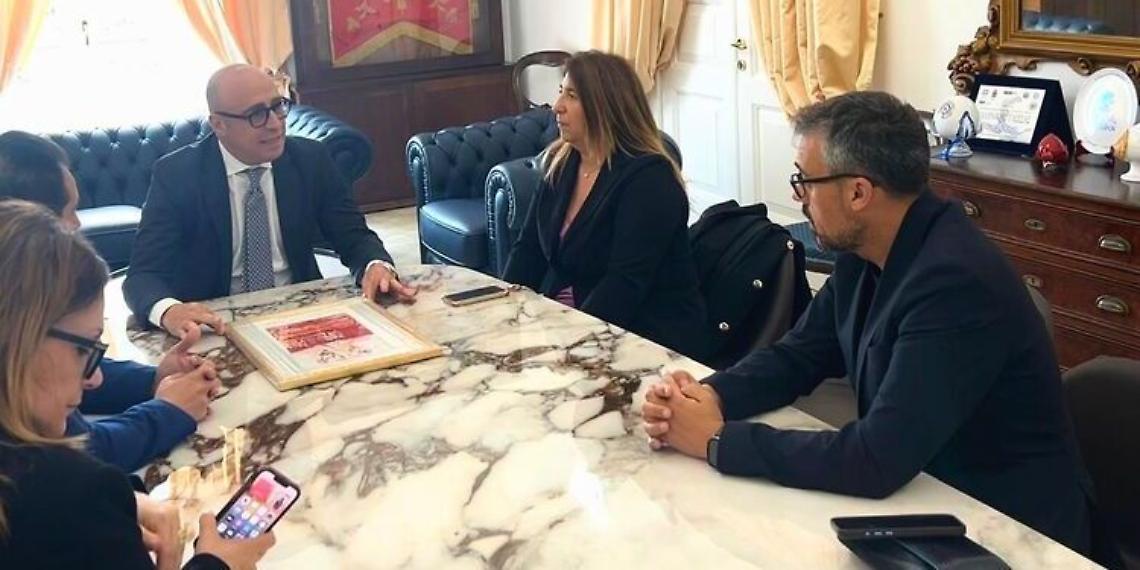 Arte e impresa, E77 dona un&rsquo;opera di Celiberti alla citt&agrave;