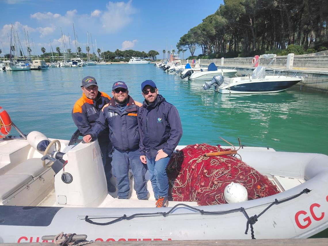 Controlli sul mare jonico, 250 campionamenti e rete illegale sequestrata