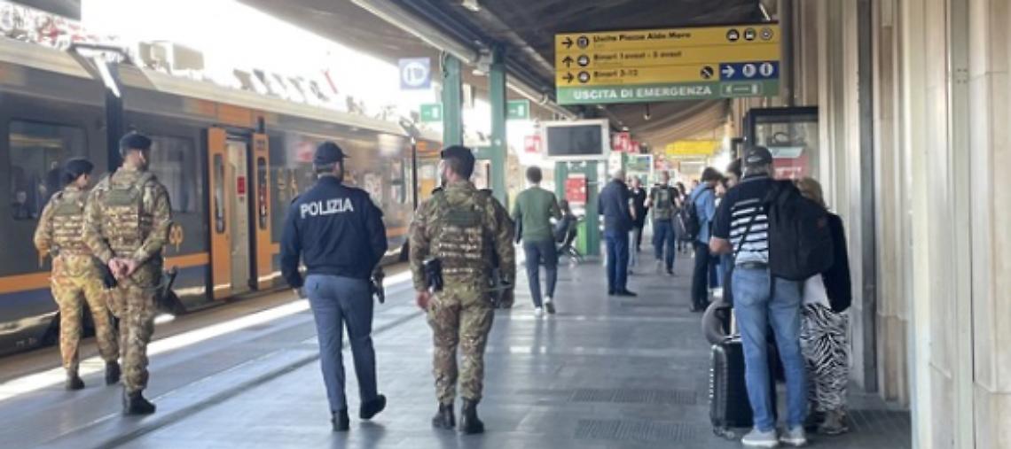 I controlli della Polizia di Stato alla Stazione centrale di Bari