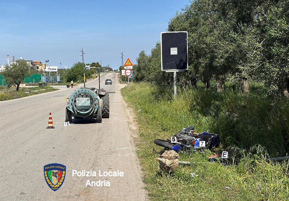 Scontro tra moto e trattore sulla ex 98, centauro grave in ospedale