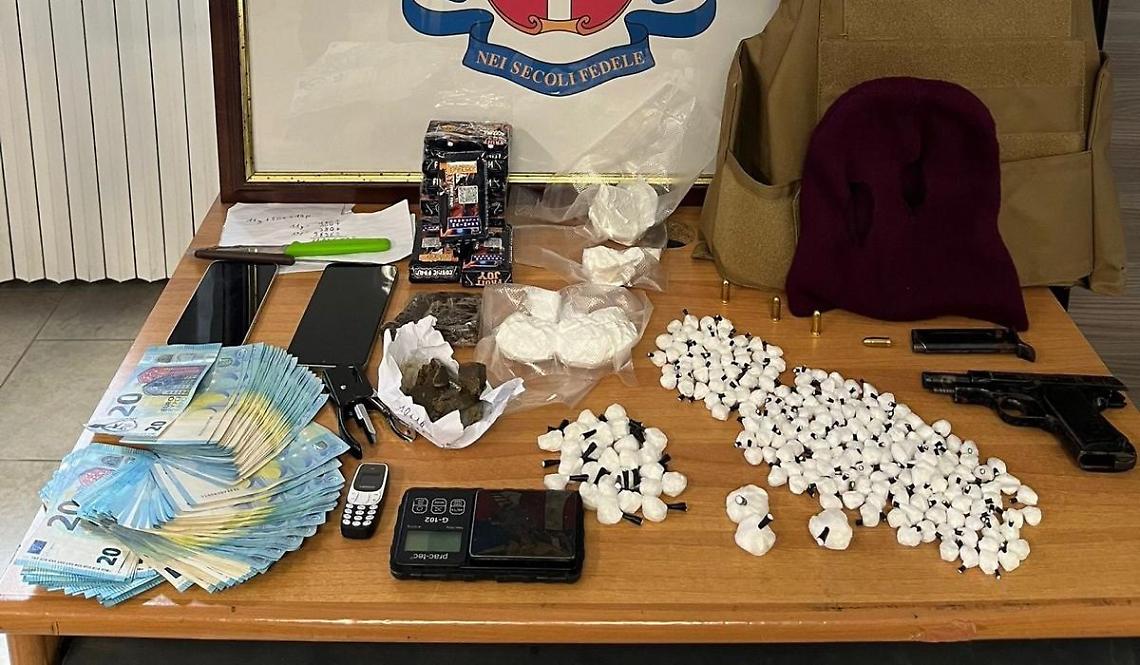 Armi, soldi e droga sequestrati dai carabinieri a Bisceglie