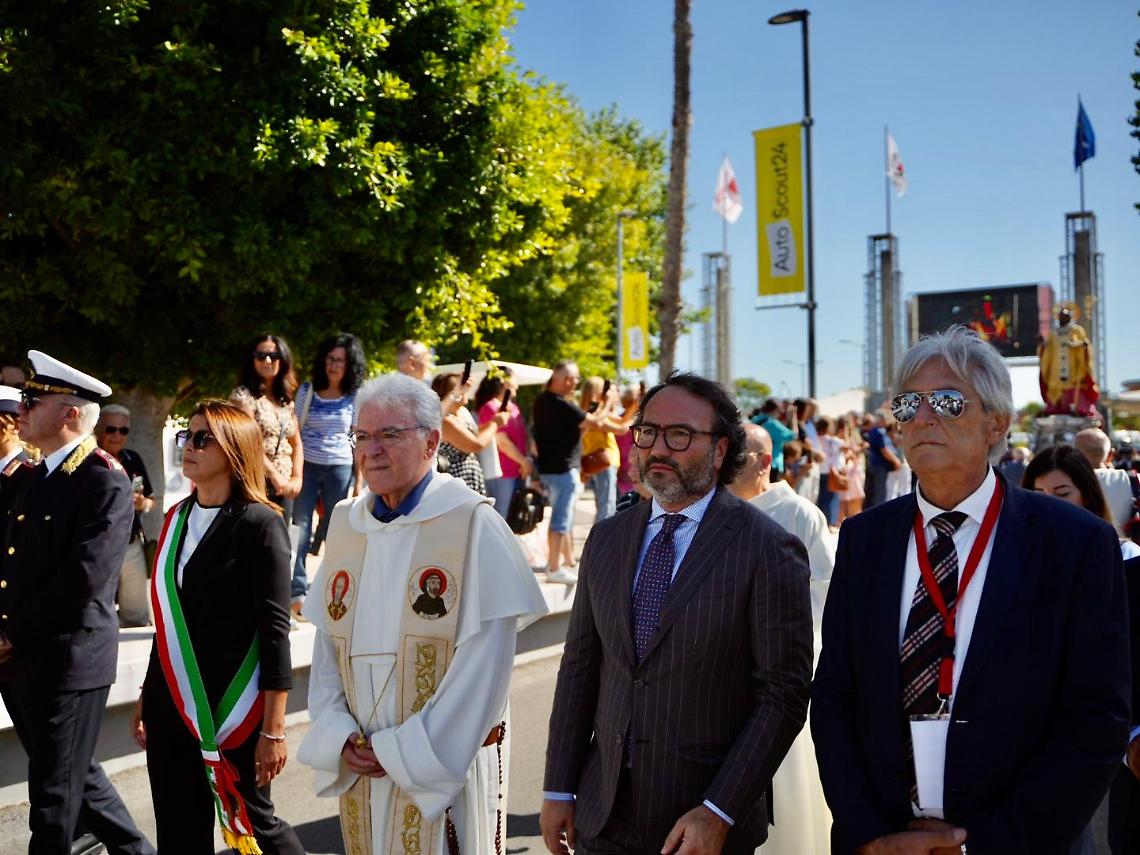 La Statua di San Nicola in Fiera del Levante