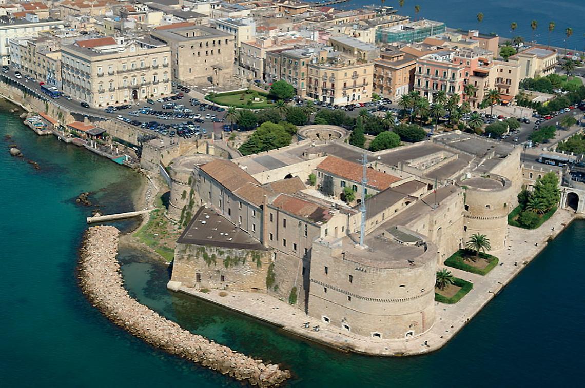 Veduta aerea del Castello aragonese di Taranto