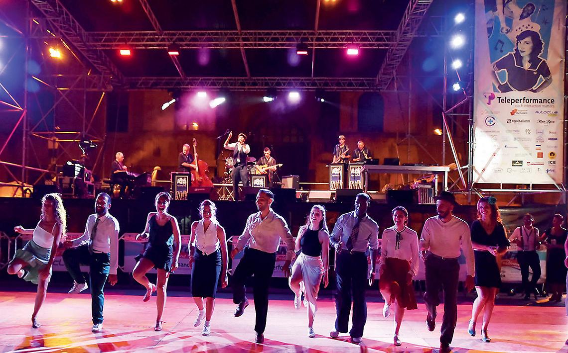 Ballerini durante il Taranto Swing Festival