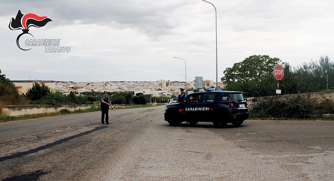 Posto di blocco dei carabinieri a Castellaneta