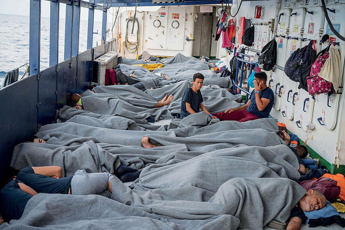 La nave Humanity 1 è approdata a Taranto FOTO AREZ GHADERI/SOS HUMANITY DAL PROFILO TWITTER DI SOS HUMANITY INTERNATIONAL