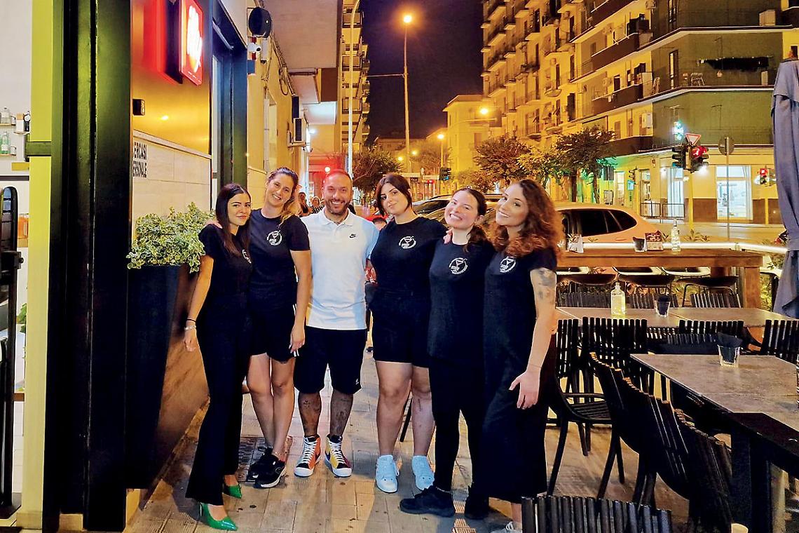 “Smile”, il lounge bar dove entra solo chi sorride