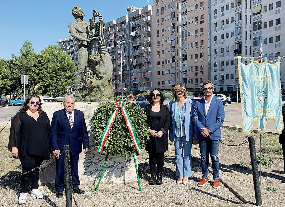 In piazza Borsellino è stata deposta una corona di alloro al Monumento alle Vittime degli Incidenti