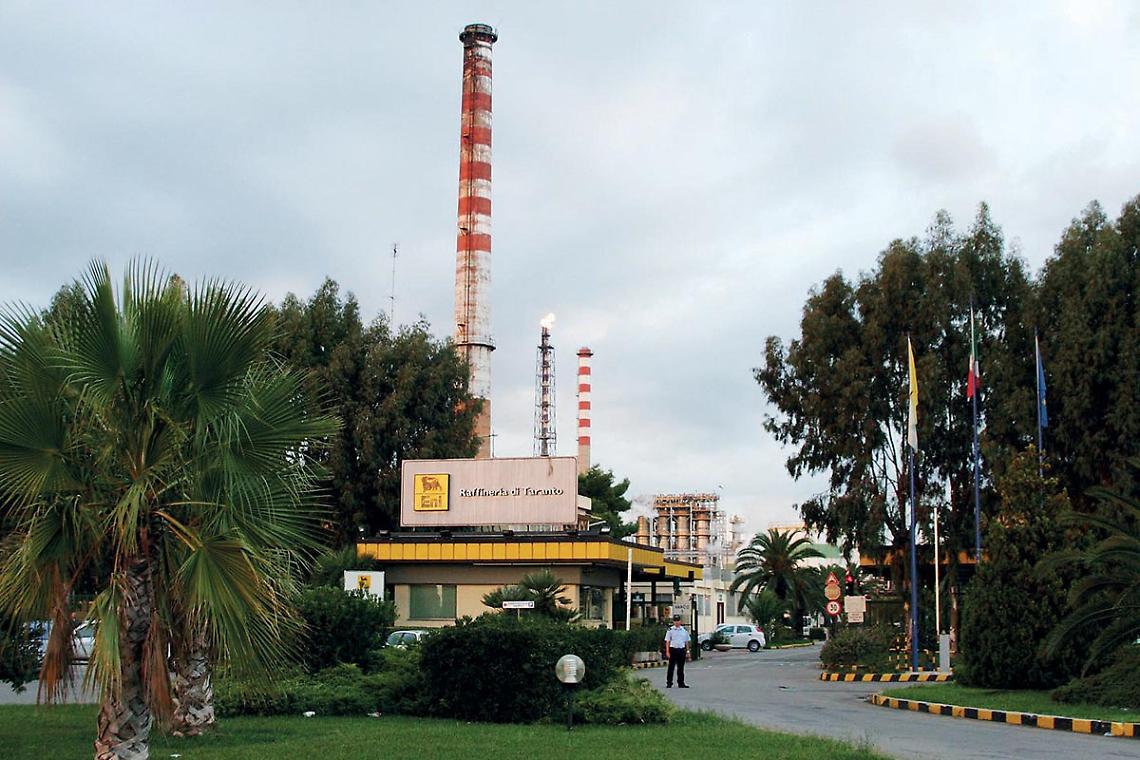 La raffineria Eni di Taranto