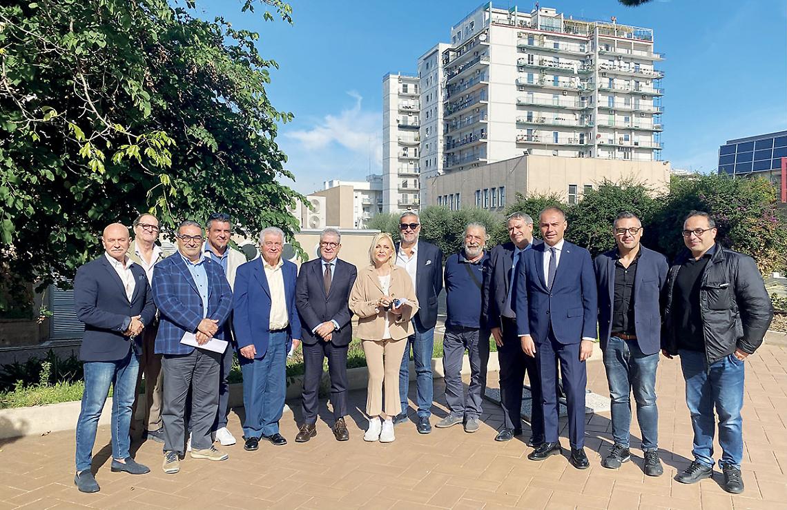 I rappresentanti delle associazioni di categoria con il commissario straordinario della Cdc di Taranto, Gianfranco Chiarelli