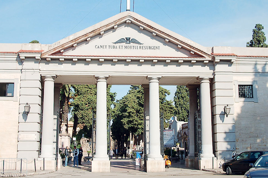 L’ingresso monumentale del cimitero San Brunone di Taranto