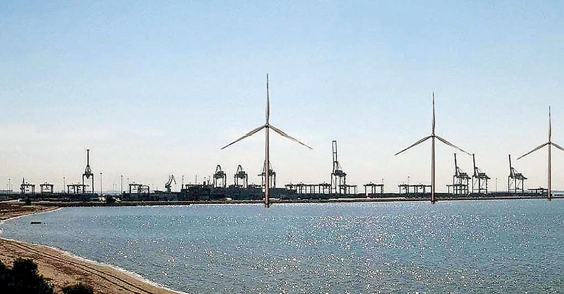Il parco eolico in Mar Grande
