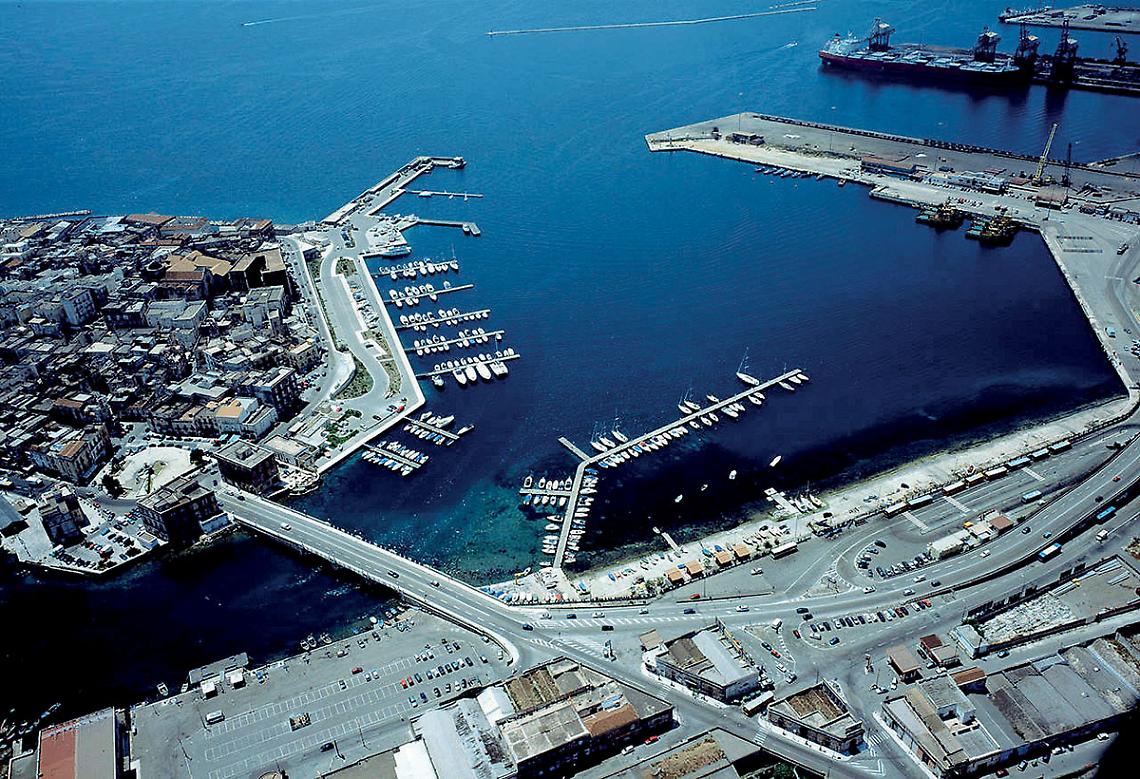 Il porto di Taranto