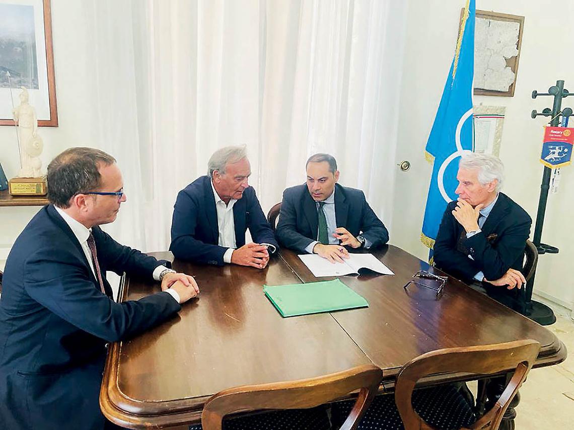 Da sinistra, il segretario generale Antonello Langiu, il dirigente Mimmo Netti, il sindaco Rinaldo Melucci e l’architetto Francesco Karrer