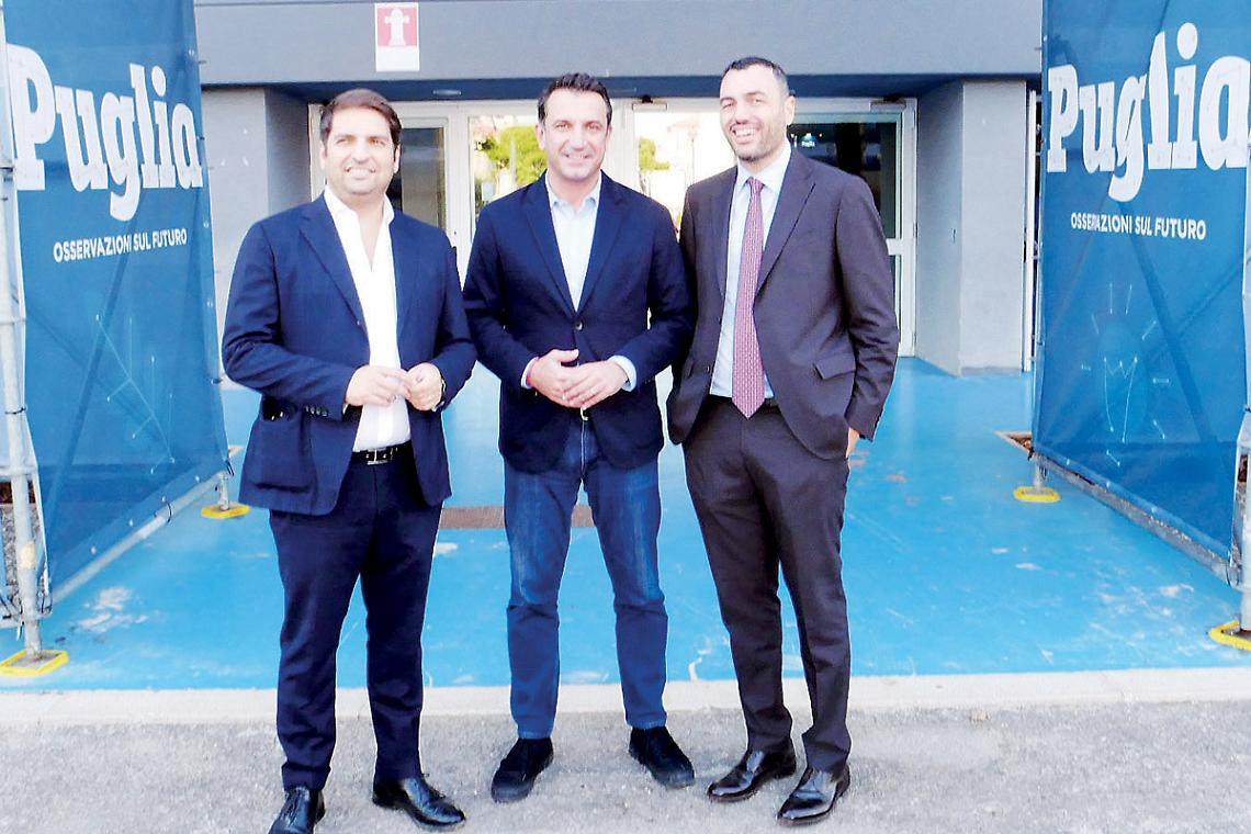 Il sindaco di Tirana, Erion Veliaj, con gli assessori Delli Noci e Lopane
