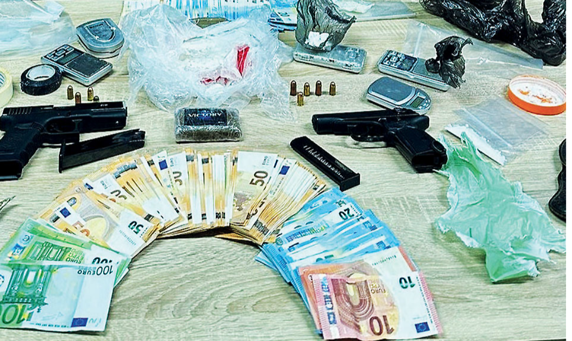 Droga, armi e soldi sequestrati