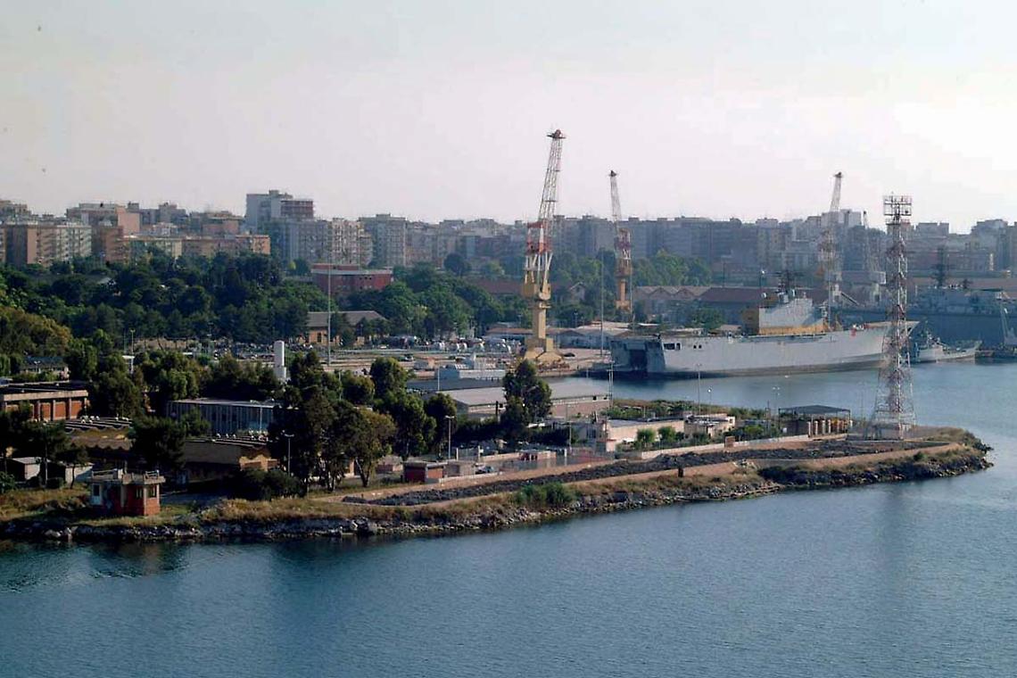 Una veduta dell’Arsenale militare di Taranto